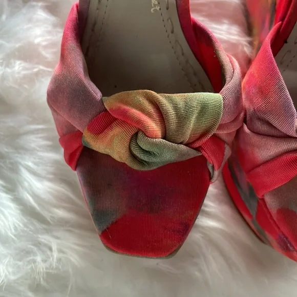 Alice and Olivia Wedges - Picture 4 of 11